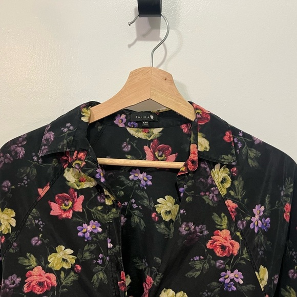 Tallulah Black Floral Silk Blend Oversized - 23” P2P – Size XS. - Picture 3 of 4